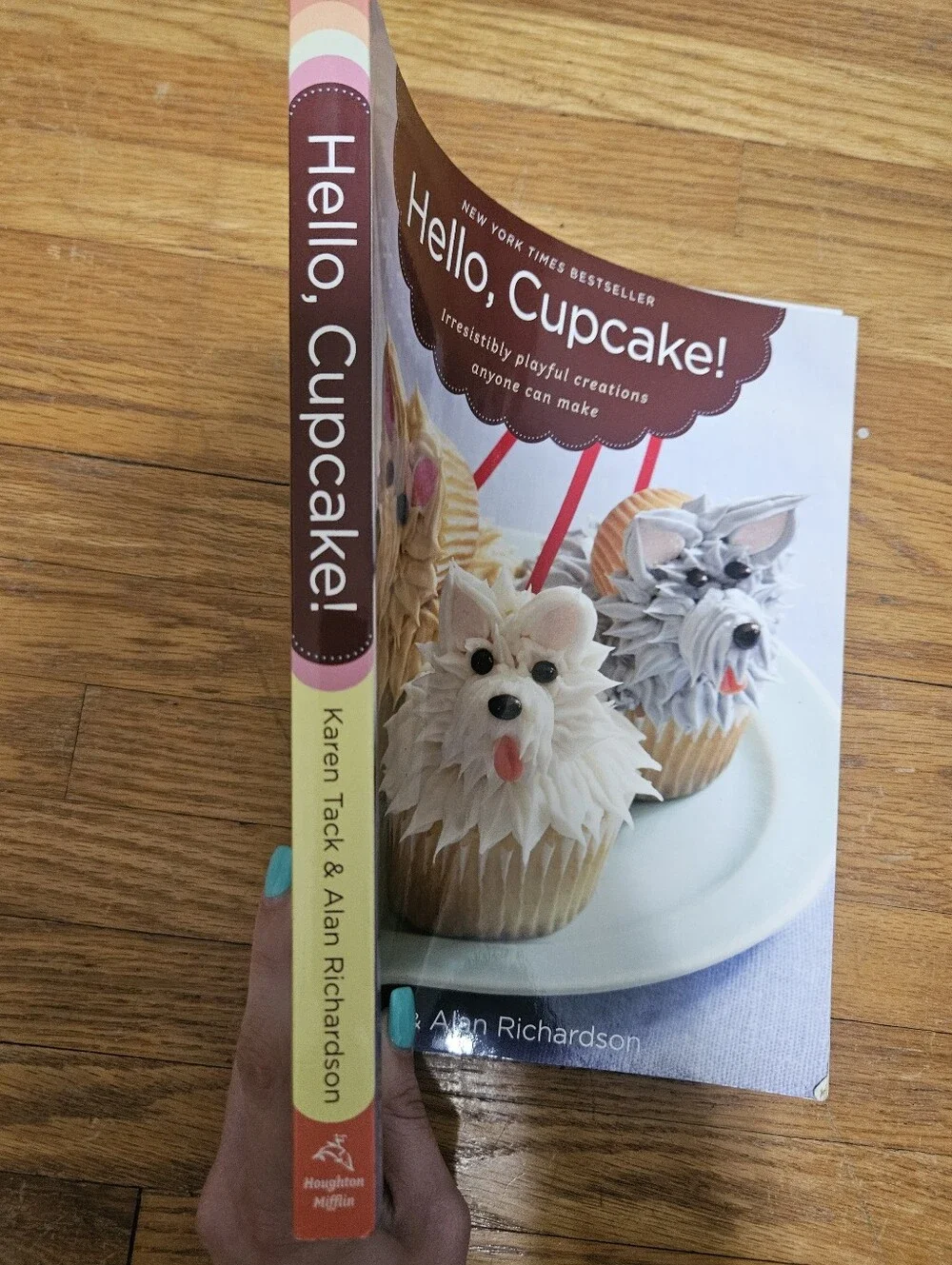 Hello, Cupcake! Cookbook - Decorative Cupcake Designs